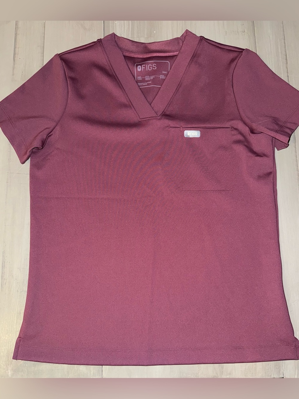 FIGS FORMx Women’s Size Small Sona V-Neck Scrub Top in Burgundy NWOT - Picture 8 of 11